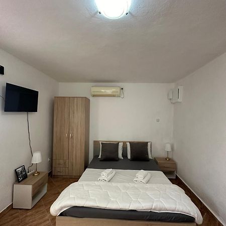 Apartman Nina Risan Exterior photo