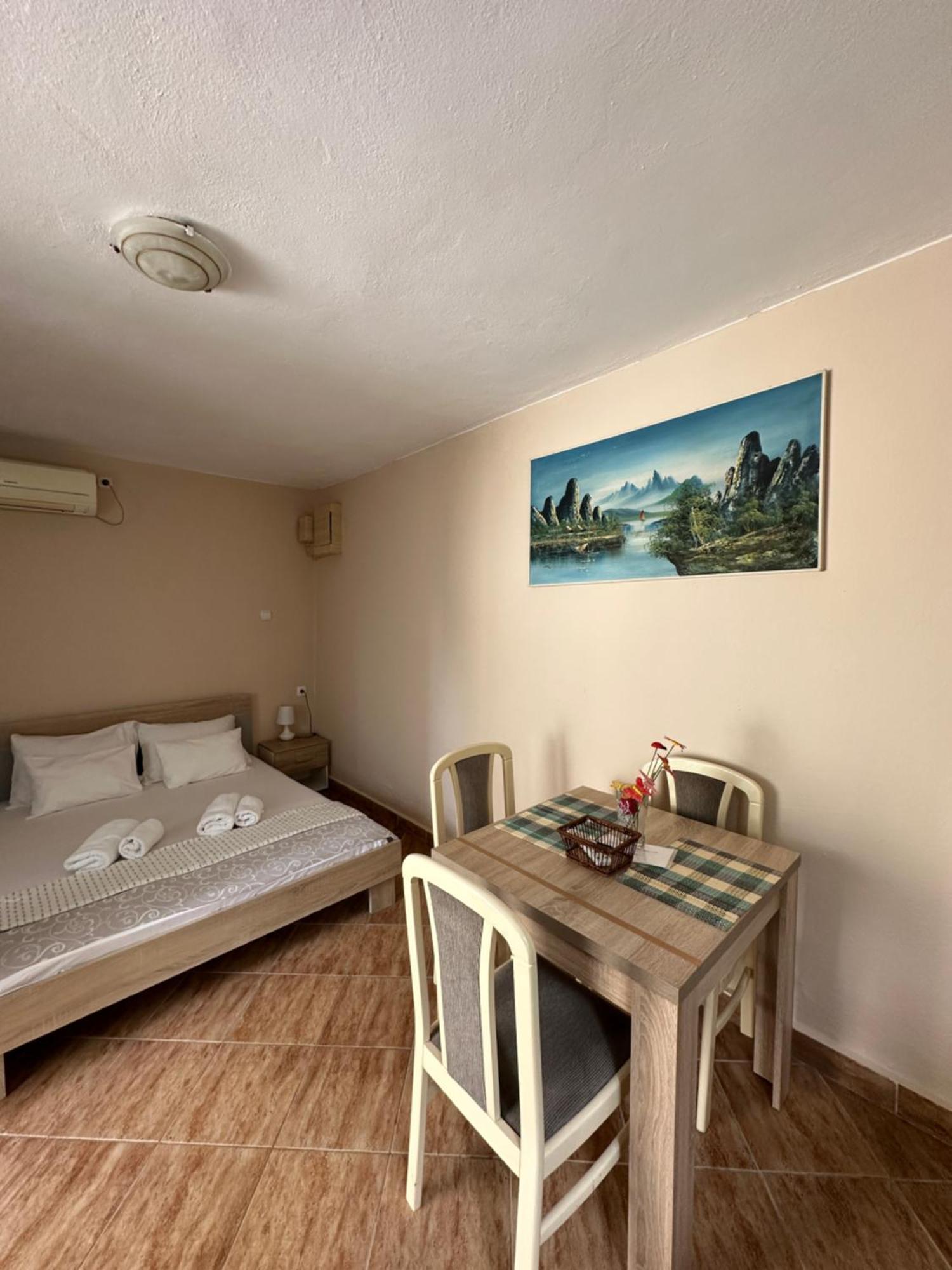 Apartman Nina Risan Exterior photo