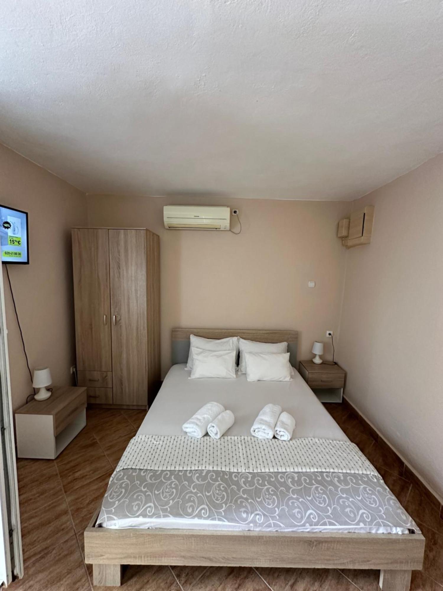 Apartman Nina Risan Exterior photo