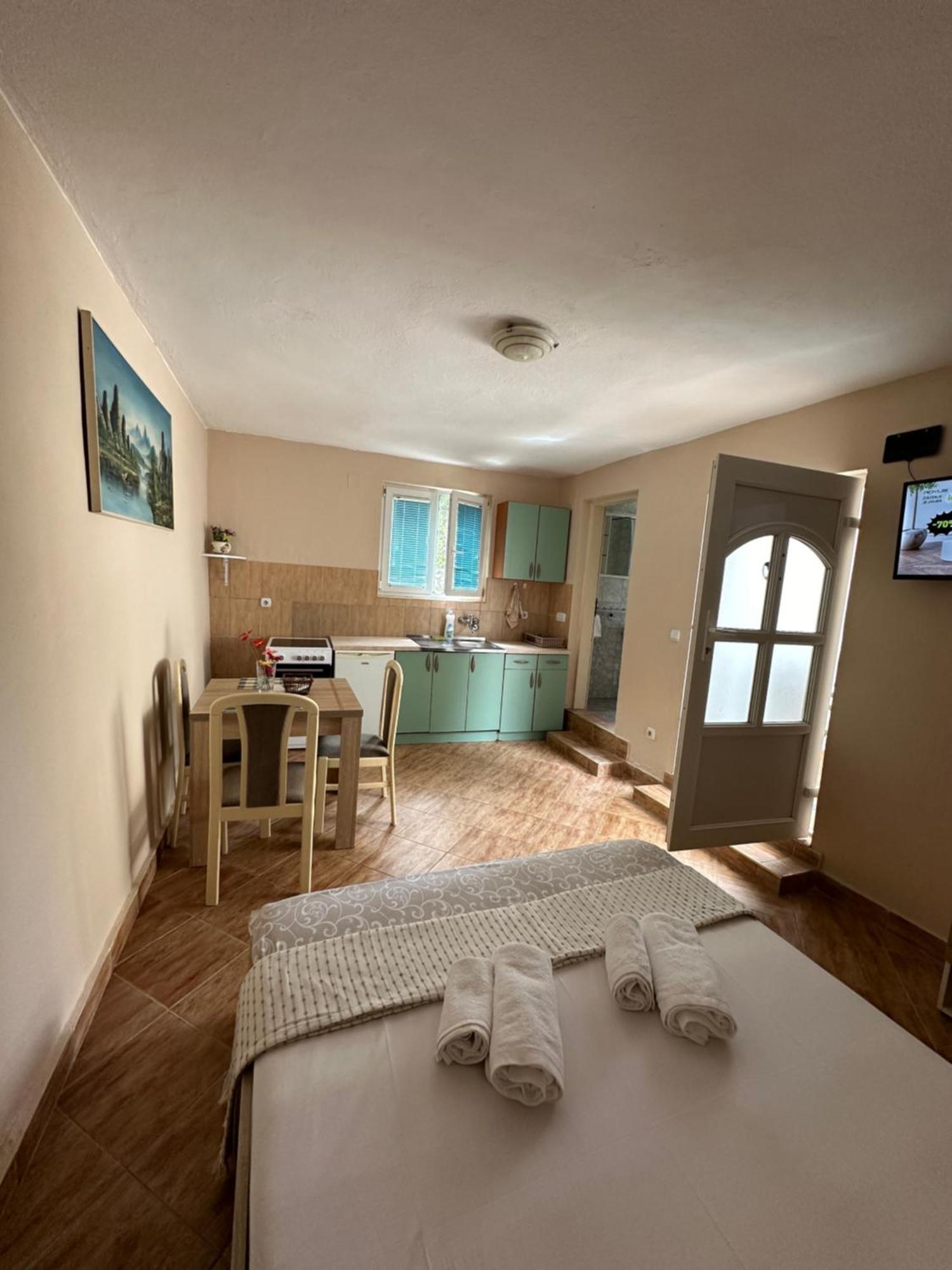 Apartman Nina Risan Exterior photo