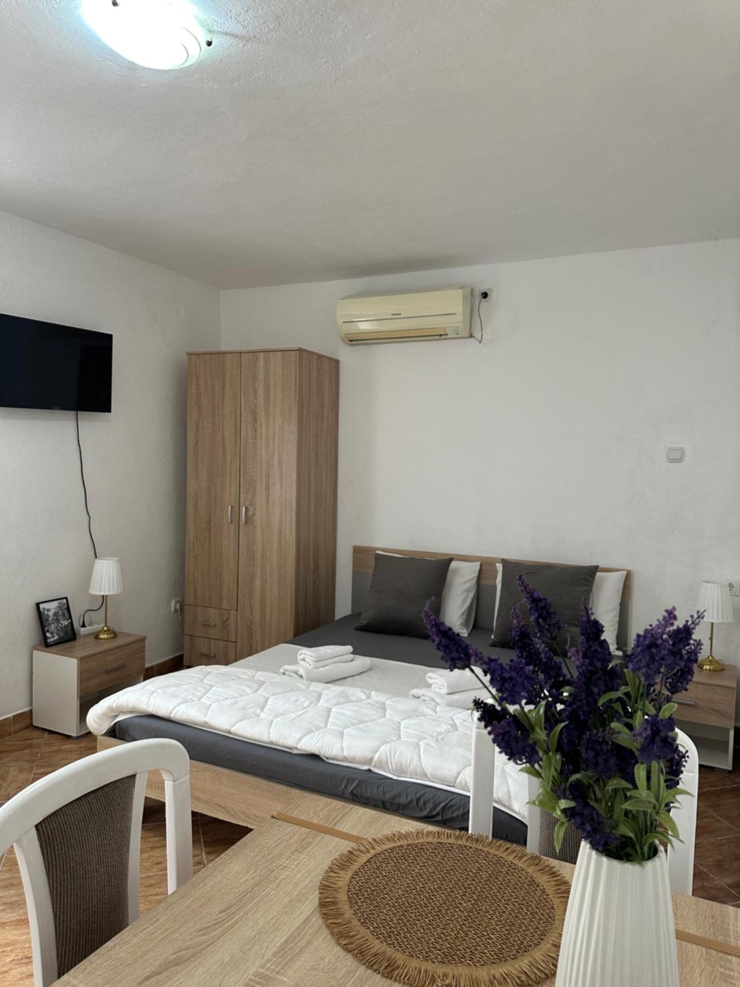 Apartman Nina Risan Exterior photo