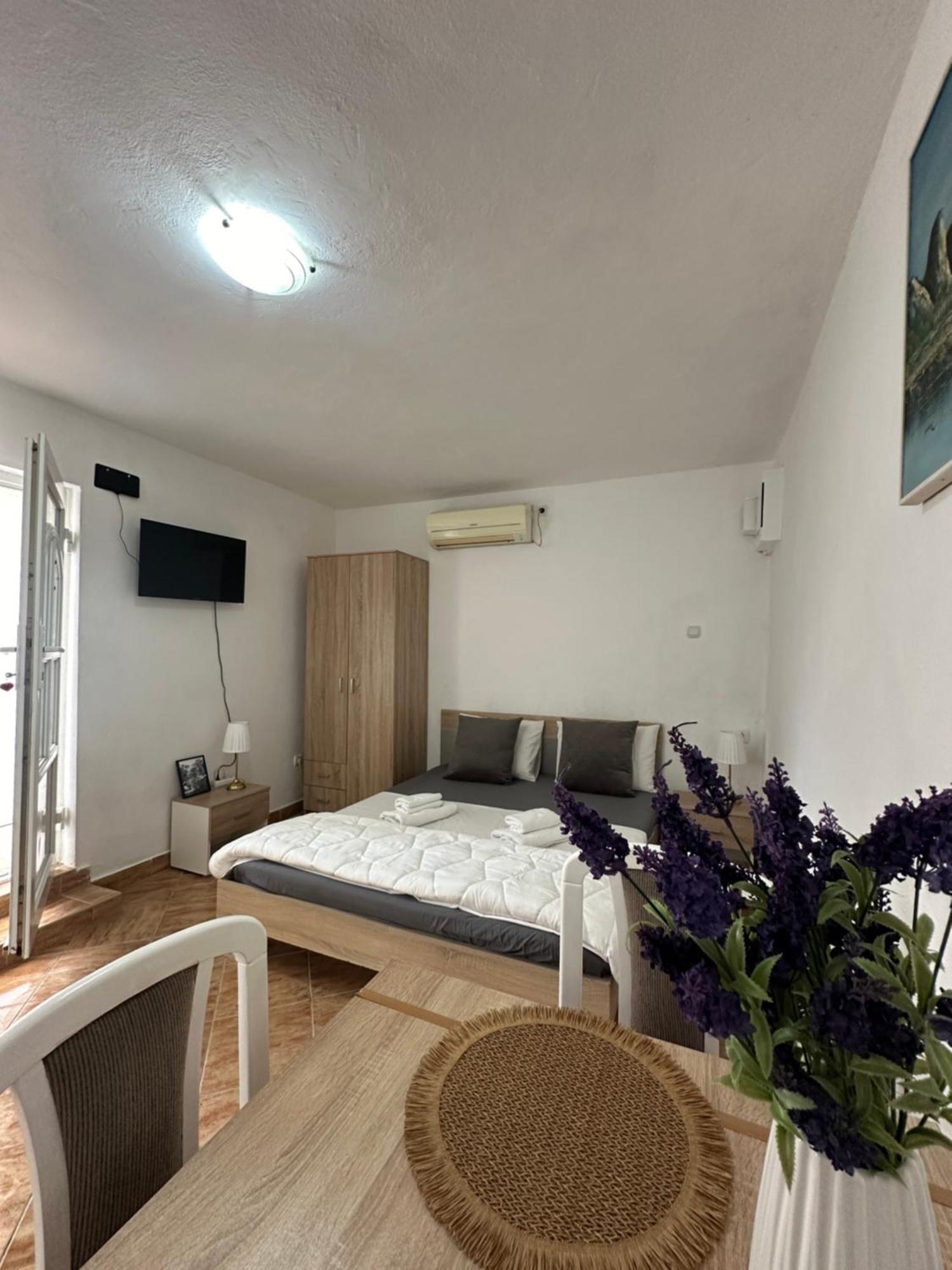 Apartman Nina Risan Exterior photo