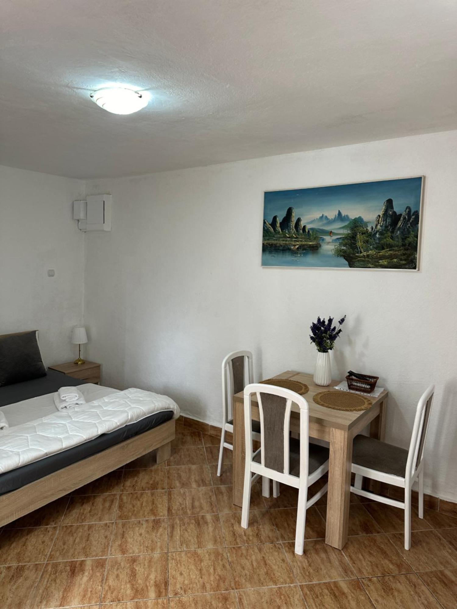 Apartman Nina Risan Exterior photo