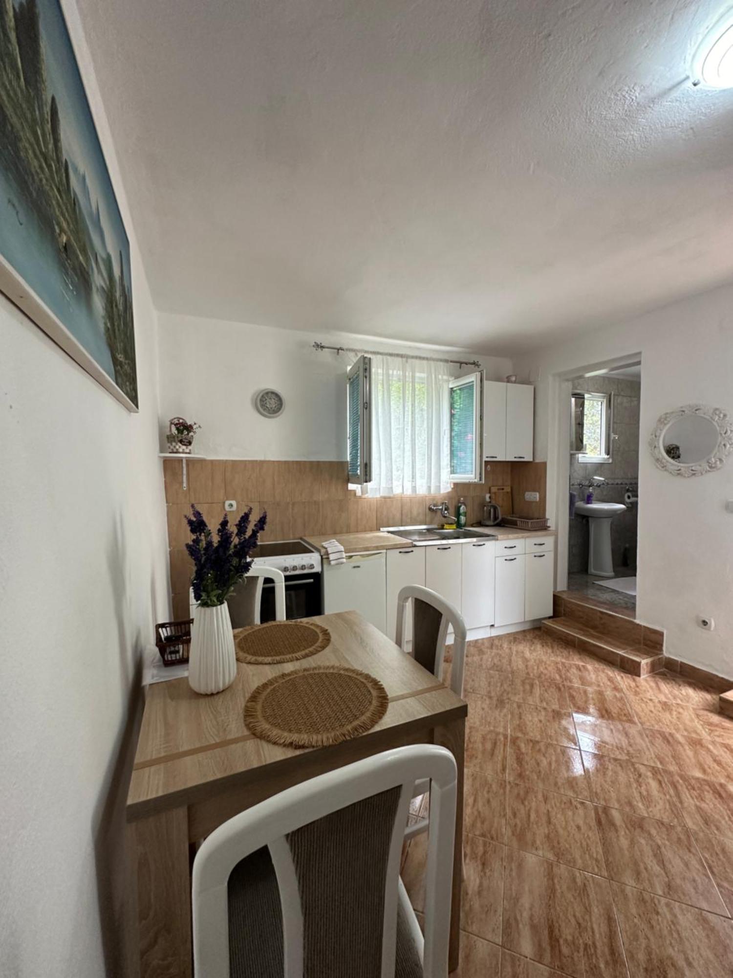 Apartman Nina Risan Exterior photo